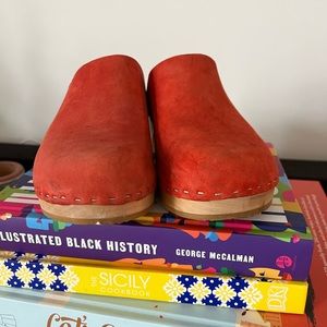 Bryr Worker Clogs in Poppy Size 8